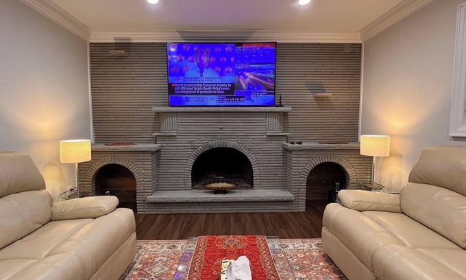 Richmond Hill Casa | 2 Bedroom 1 Parking Ground Floor Unit