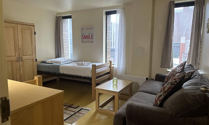 Downtown Pittsburgh Apartamento | 2 Bedroom 2 Bath Apartment Heart of Downtown PIT