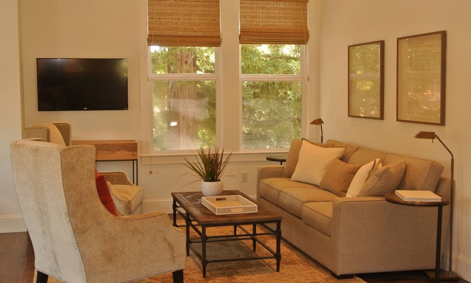 Sonoma Apartamento | Apartamento de 2 dormitorios / 2 baños con balcón en el centro de Sonoma