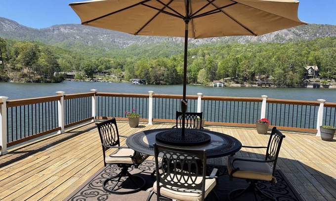 Lake Lure Cabina | 2 Bedroom 2 Bath.. Beautiful Cabin on the waters of Lake Lure!
