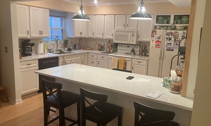 Hyde Park Condominio | 2 Bedroom 2 Bath Condo In East Hyde Park on Wasson Way Trail with Pool