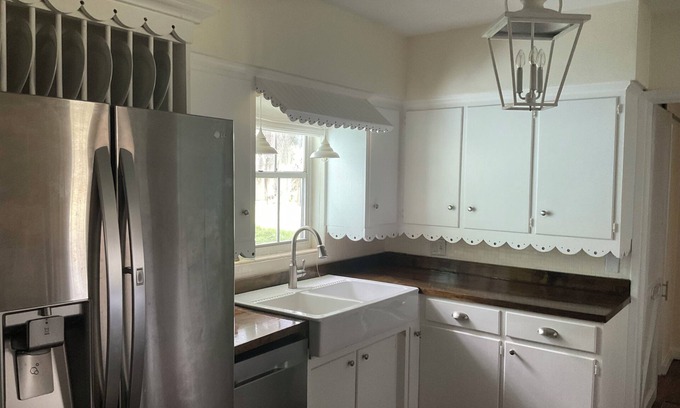 Vero Beach South Casa | Casa de campo de 2 habitaciones y 2 baños con garaje: alquiler de verano por $ 1,890 meses.