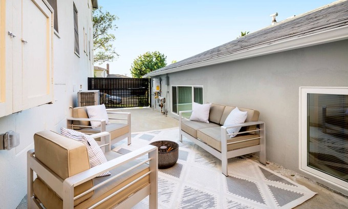 Miracle Mile Casa | 2 bedroom 2 bathroom house