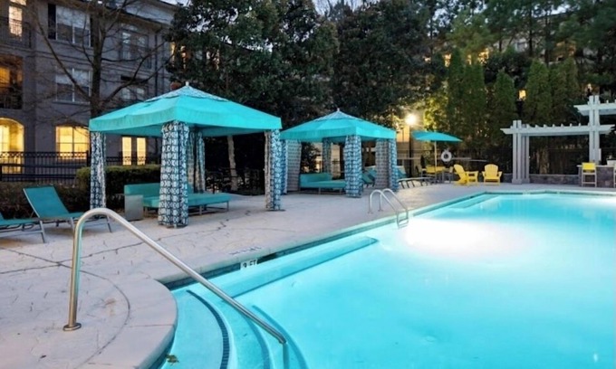 Dunwoody Apartamento | 2 bedroom 2 bathroom, gated community walking distance to Perimeter Mall and etc