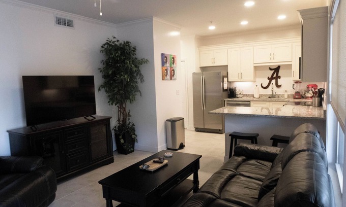 Tuscaloosa Condominio | 2 dormitorios / 2 baños, 2 cuadras de todo Tuscaloosa!