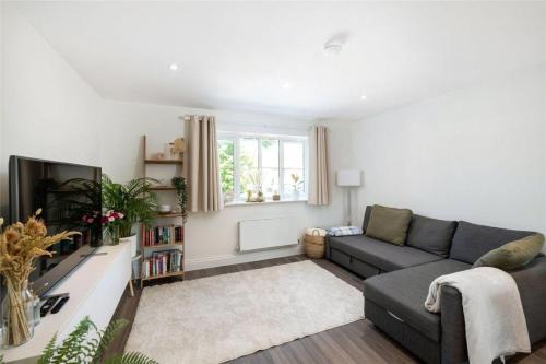 Reigate Apartamento | 2 Bedroom 2 Bathrooms Parking Electric Charger Juliet Balcony Close to Reigate Station Centre - 2230