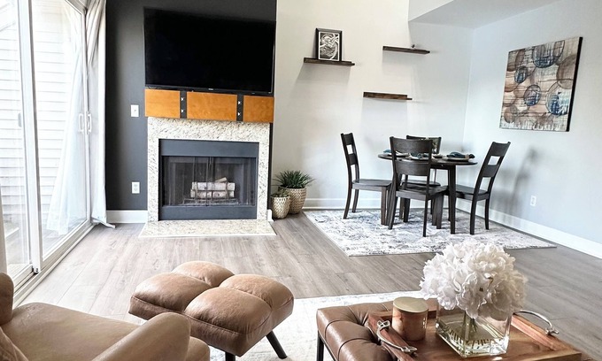 Auburn Hills Casa | 2-bedroom, 2 full bath executive townhome in awesome Auburn Hills with WiFi, AC