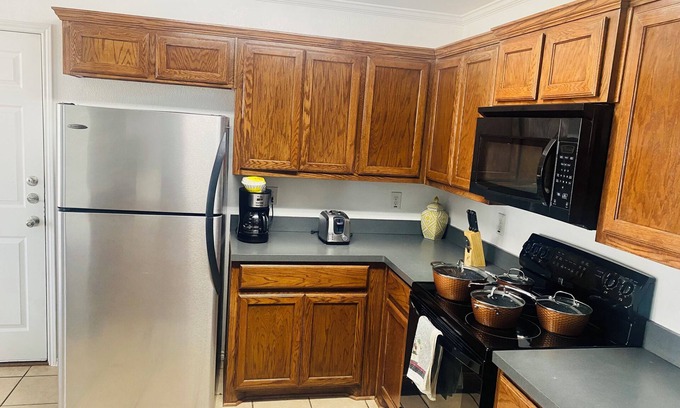 Euless Casa | 2 bedroom/2bathroom duplex 12 mins toDFW Airport and free WiFi