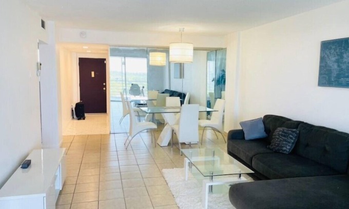 Eastern Shores Apartamento | 2 Bedroom (623040) by Houzlet