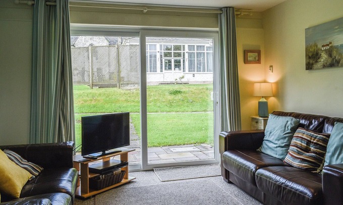Saint Columb Major Cabaña | A characterful and inviting cottage within the popular Atlantic Reach holiday park.
