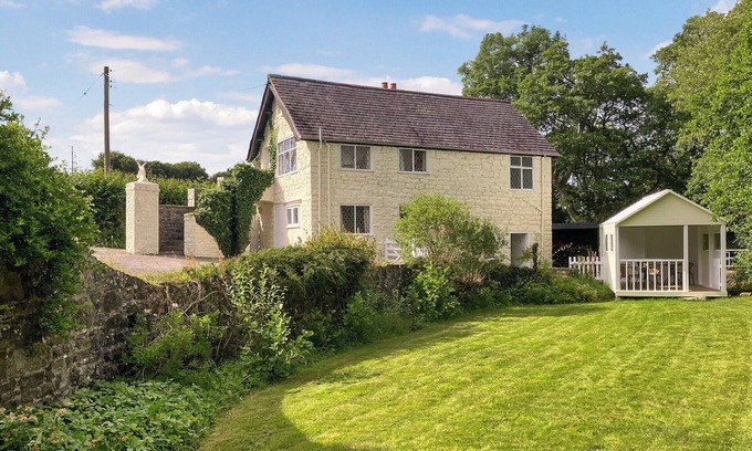 Llanarmon-yn-Ial Cabaña | 2 bedroom accommodation in Llanarmon-Yn-Ial