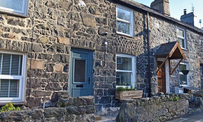 Llanfairfechan Cabaña | 2 bedroom accommodation in Llanfairfechan, near Conwy