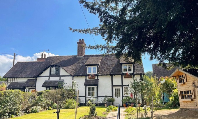 Trentham Cabaña | 2 bedroom accommodation in Stoke-on-Trent