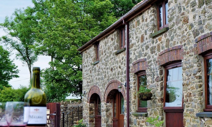 Haverfordwest Cabaña | 2 bedroom accommodation in Haverfordwest, near Narberth