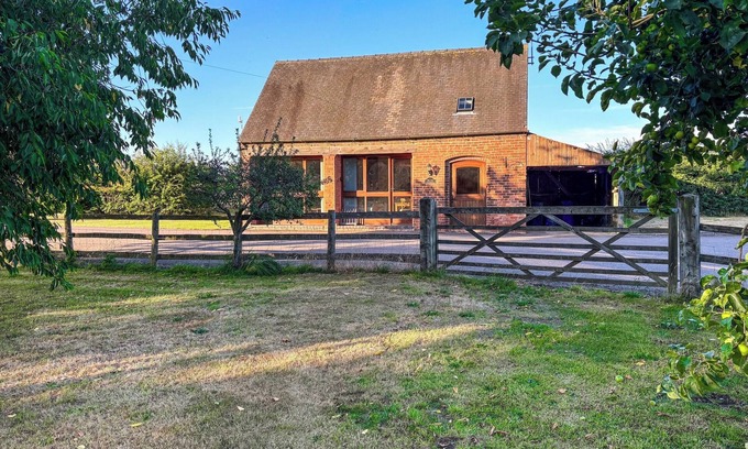 Rugeley Cabaña | 2 habitaciones alojamiento en Near Uttoxeter
