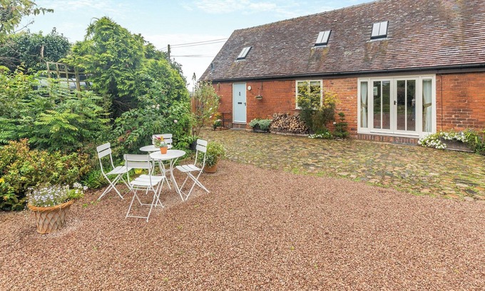 Boraston Cabaña | 2 bedroom accommodation in Tenbury Wells