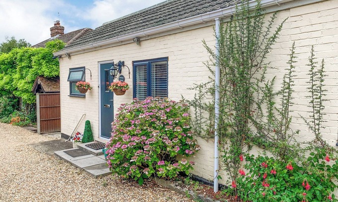 Clanfield Cabaña | 2 bedroom accommodation in Clanfield, near Petersfield