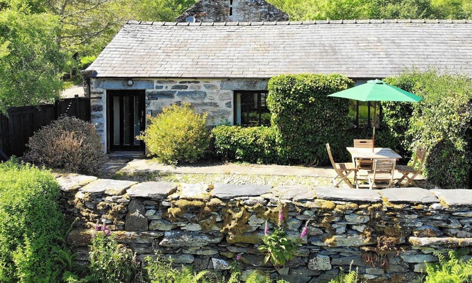 Penmachno Cabaña | 2 bedroom accommodation in Penmachno, near Betws-y-Coed