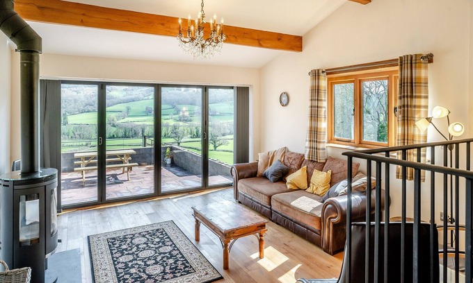Skenfrith Cabaña | 2 bedroom accommodation in Skenfrith, near Monmouth