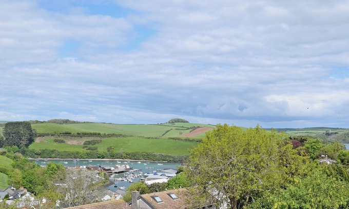 Salcombe Cabaña | 2 bedroom accommodation in Knowle Road