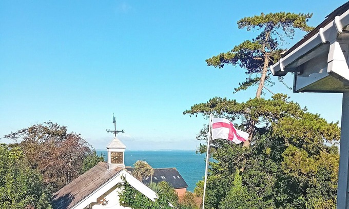Totland Bay Cabaña | 2 bedroom accommodation in Totland Bay