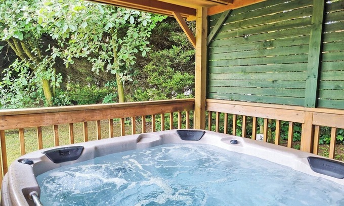 Little Weighton Cabina | 2 bedroom accommodation in Little Weighton, Nr Beverley