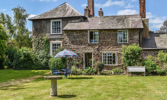 Leominster Cabaña | 2 bedroom accommodation in Stoke Prior, near Leominster