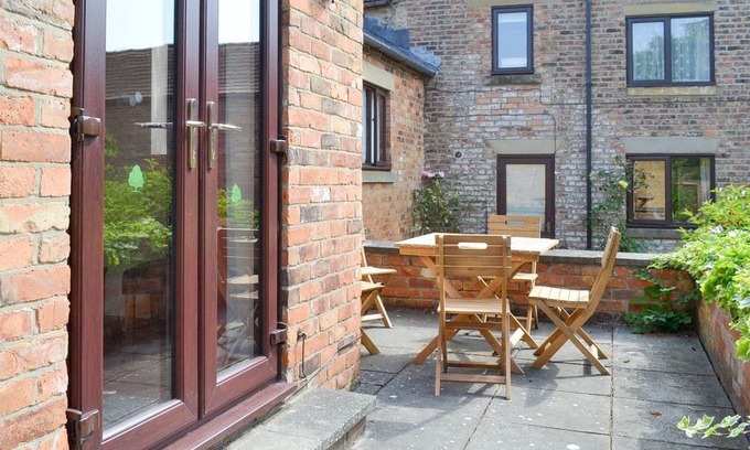 Cayton Casa | 2 bedroom accommodation in Killerby, Cayton, near Scarborough