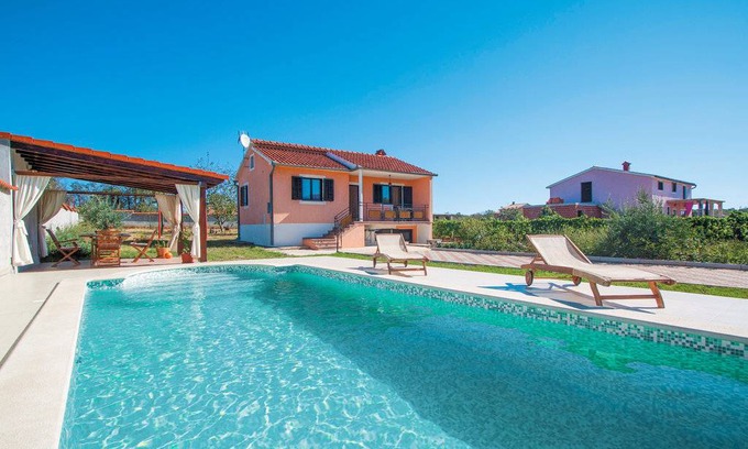 Cabrunici Casa | 2 bedroom accommodation in Cukrici