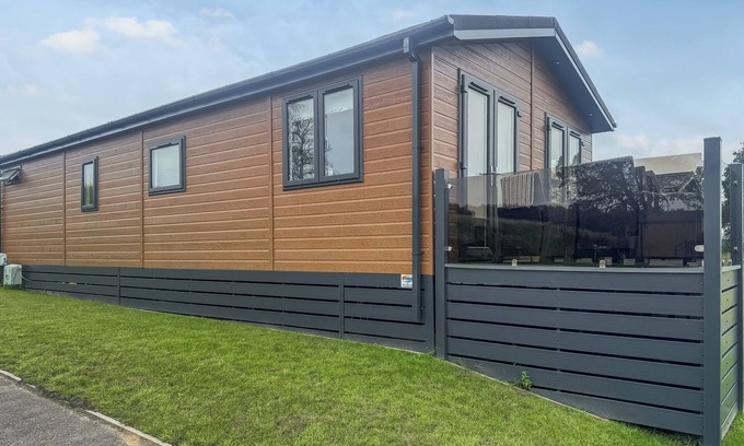 Blackburn Chalet De Esquí | 2 bedroom accommodation in Old Langho, Ribble Valley