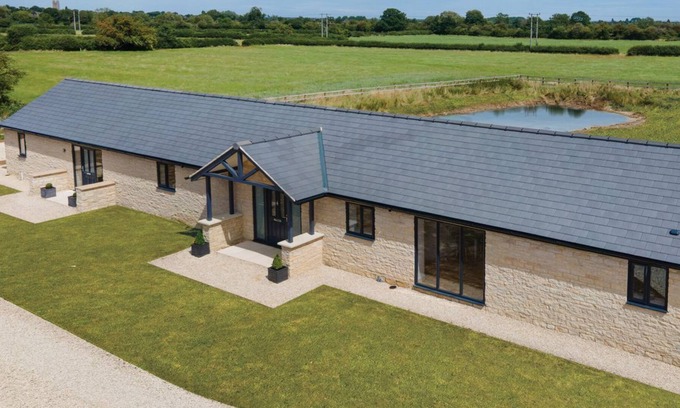 Swindon Cabaña | 2 bedroom accommodation in Cricklade