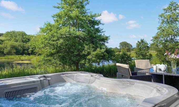 Pentrefelin Cabaña | Alojamiento de 2 habitaciones en Llandeilo