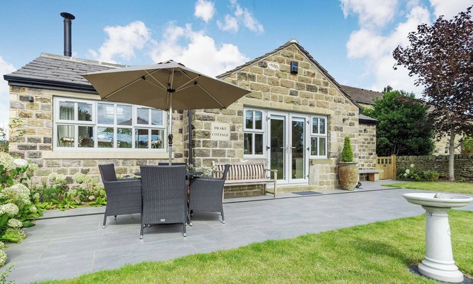 Stanbury Cabaña | 2 bedroom accommodation in Wilsden, near Haworth