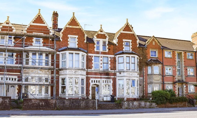 Adamsdown Cabaña | 2 bedroom accommodation in Cardiff