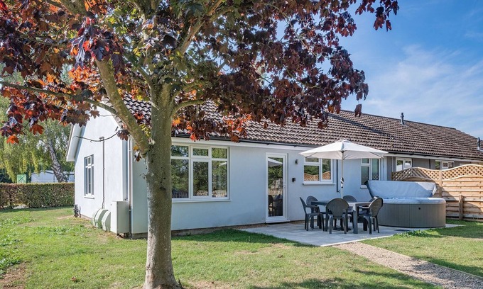 Yaxham Cabaña | 2 bedroom accommodation in Yaxham, Dereham