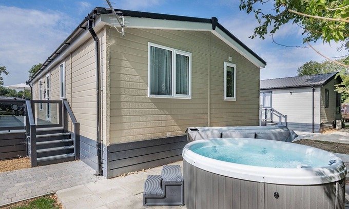 Yaxham Cabina | 2 bedroom accommodation in Yaxham, Dereham