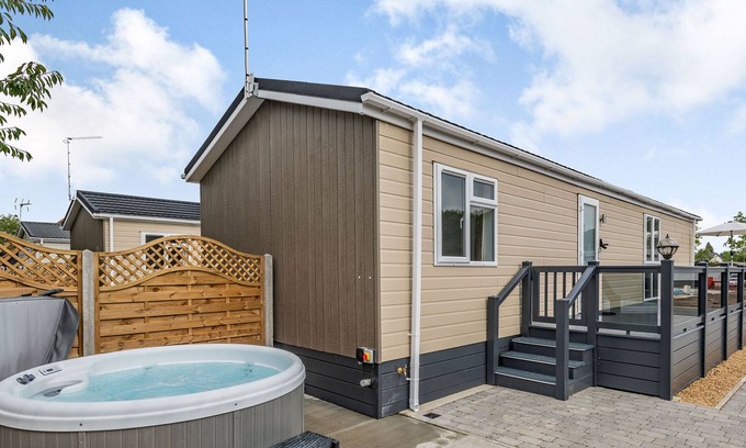 Yaxham Cabina | 2 bedroom accommodation in Yaxham, Dereham