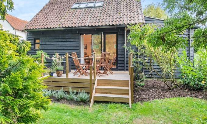 Long Melford Cabaña | 2 bedroom accommodation in Long Melford, near Sudbury