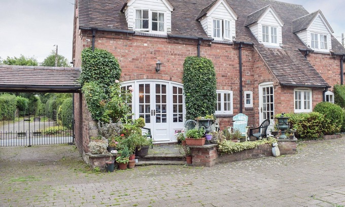 Muxton Cabaña | 2 bedroom accommodation in Telford
