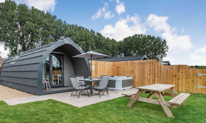Thirsk Cabaña | 2 bedroom accommodation in South Kilvington, near Thirsk