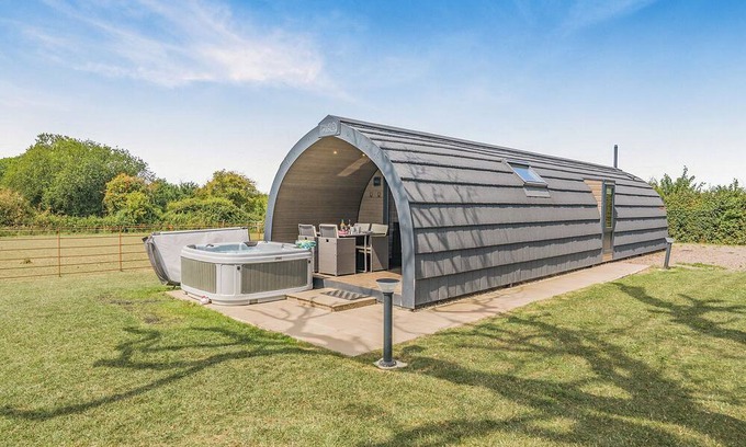 Blackford Chalet De Esquí | Barrow View is a spacious, modern lodge with open-plan living and stunning views.