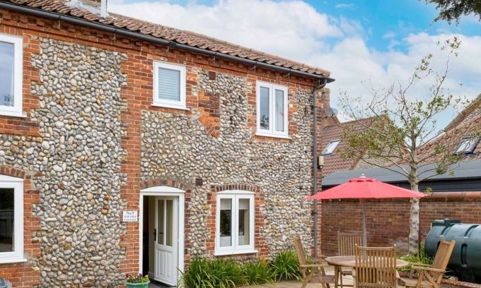 Langham Cabaña | 2 bedroom accommodation in Langham, near Holt