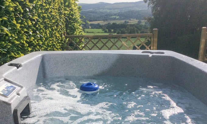 Mold Cabaña | 2 bedroom accommodation in Rhosesmor, near Mold