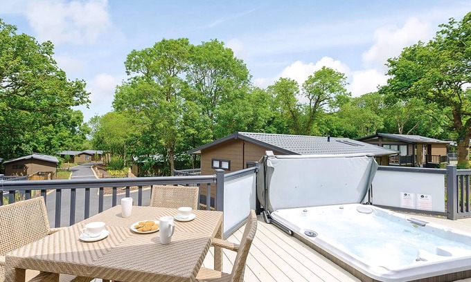 Ryde Chalet De Esquí | 2 bedroom accommodation in Wootton Bridge, Nr Cowes