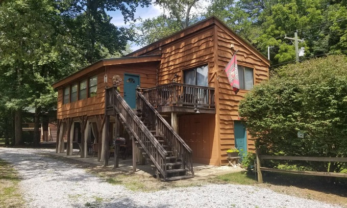 Franklin Cabina | 2 bedroom Amazing River front Cabin in Franklin NC