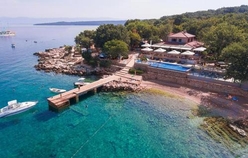 Brzac Otro | 2 Bedroom Amazing Stacaravan In Glavotok