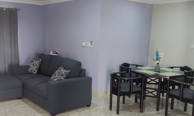 Elmina Apartamento | 2-bedroom apartment in delightful Ataabaze Elmina with AC, WiFi