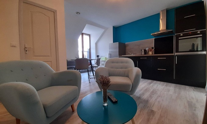 La Roche-Posay Apartamento | Apartamento con 2 habitaciones cerca del centro y de los baños termales, con Wi-Fi