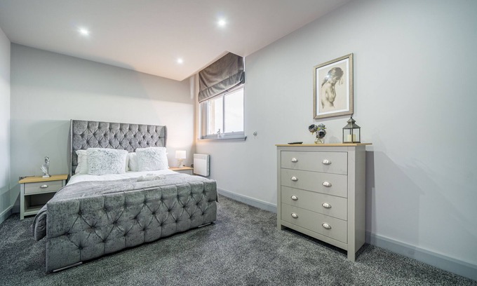 Huddersfield Apartamento | Apartamento-Baño con ducha-Vista a la Calle-2 Bedroom with ensuite