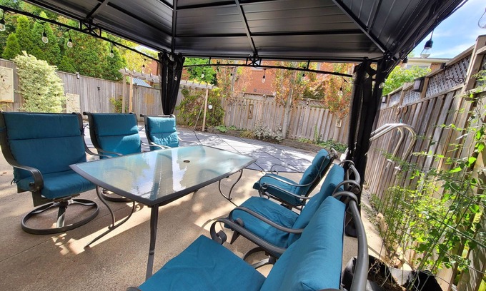 Erin Mills Apartamento | 2-Bedroom Apartment near UTM & Pearson Airport